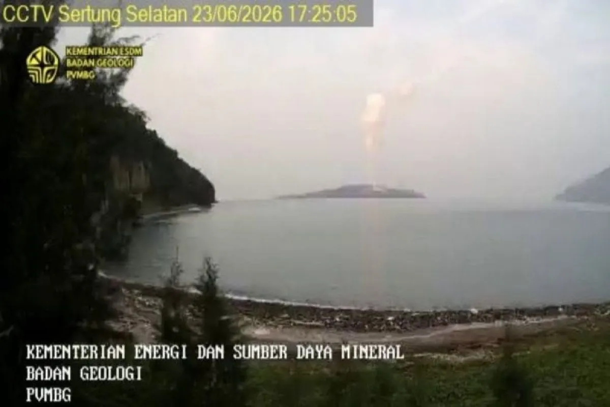 Gunung Anak Krakatau Erupsi, Abu Vulkanik Capai 200 Meter