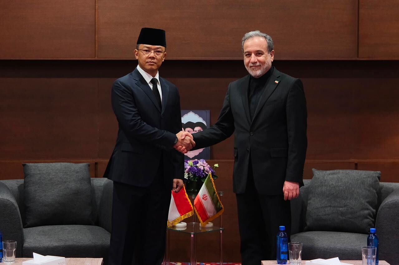 Di Sela Pemakaman Khamenei, Sugiono Bertemu Menlu Iran