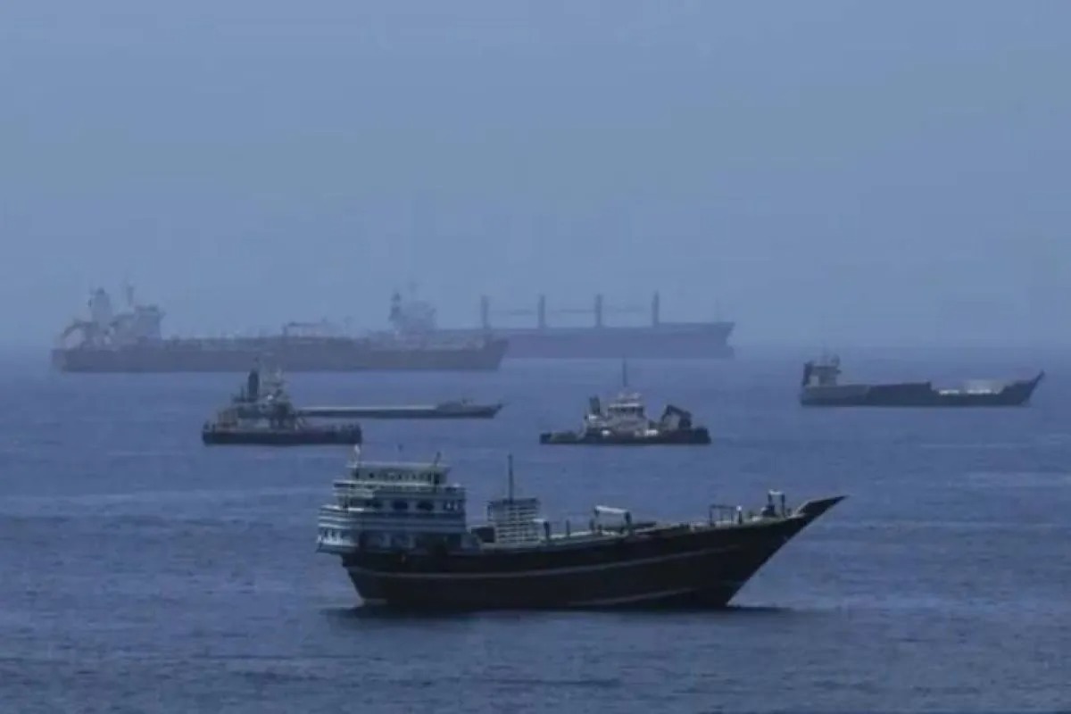 Rudal Iran Hantam Dua Tanker UEA, Selat Hormuz Panas