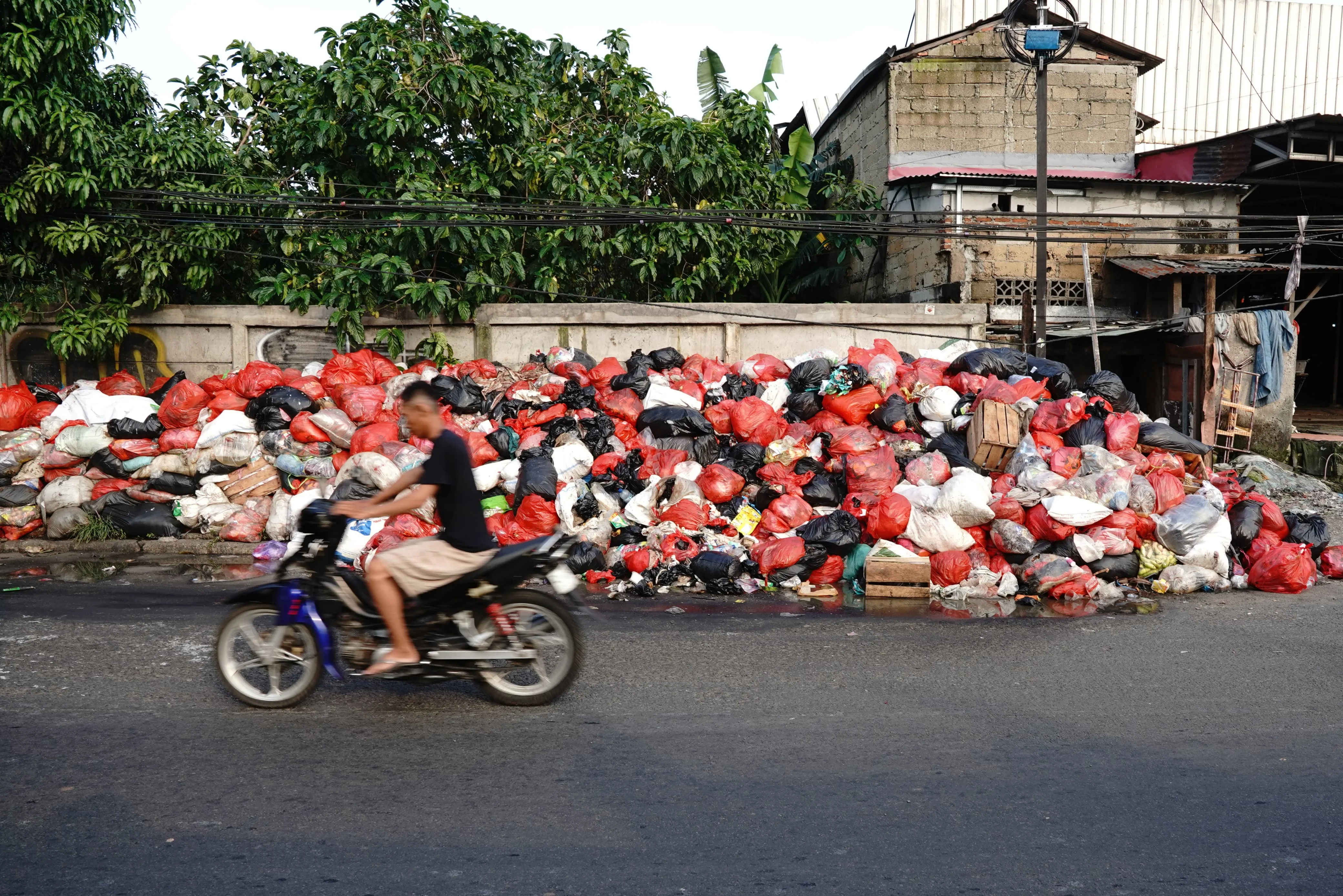 Pramono Tawarkan Bantuan Atasi Persoalan Sampah di Banten