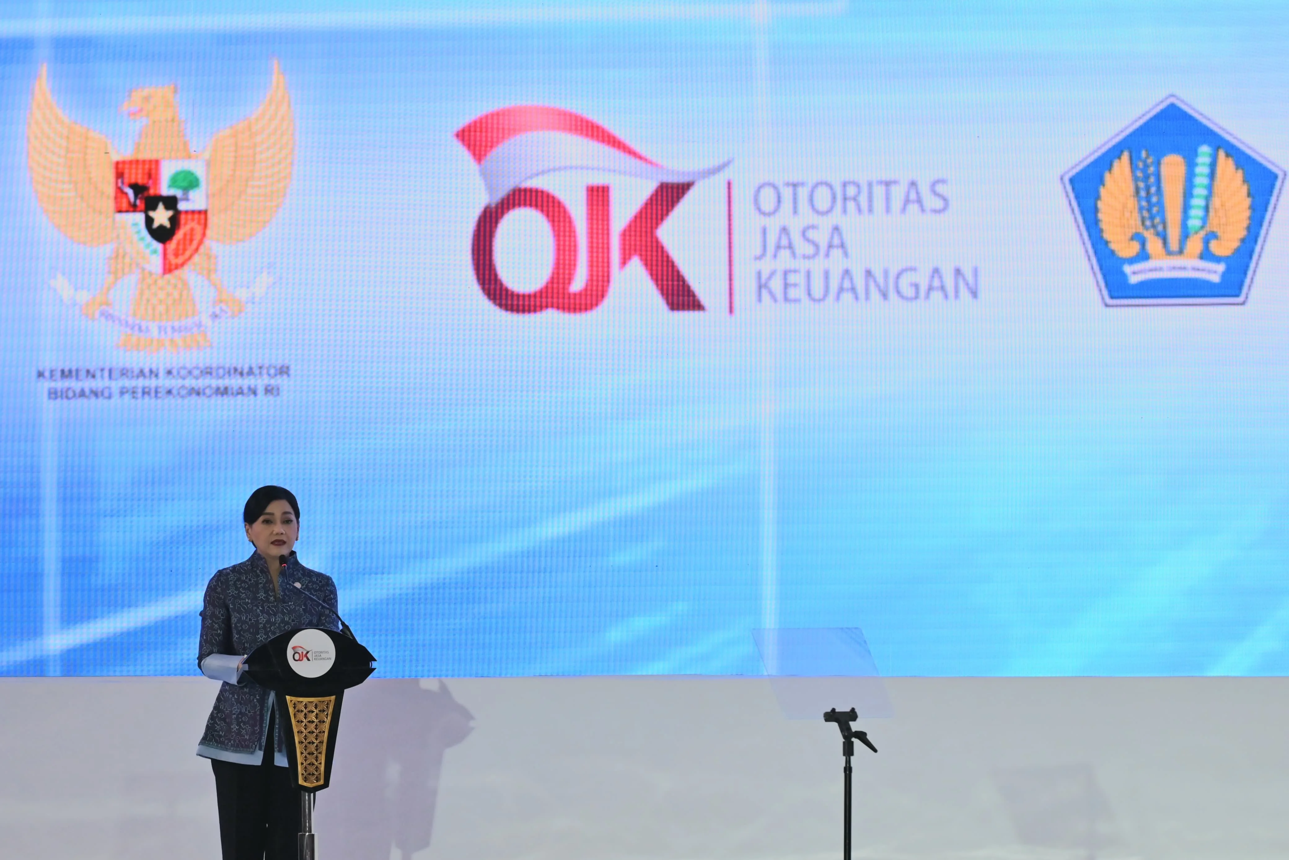 OJK Incar Pertumbuhan Kredit Perbankan hingga 12% pada 2026