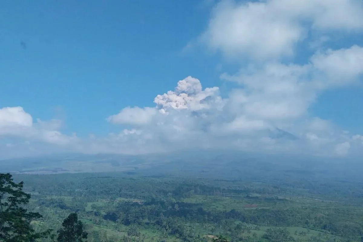Gunung Semeru Erupsi Sembilan Kali, Awan Panas Meluncur ke Besuk Kobokan