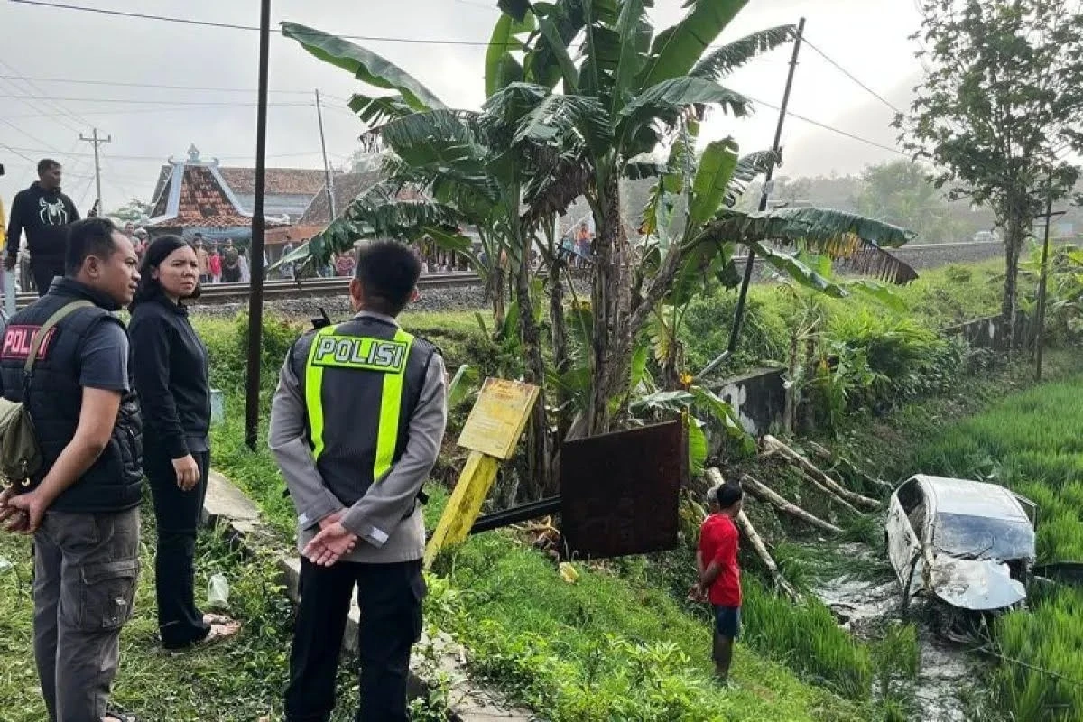 Argo Bromo Anggrek Hantam Avanza di Perlintasan Grobogan, Empat Orang Meninggal