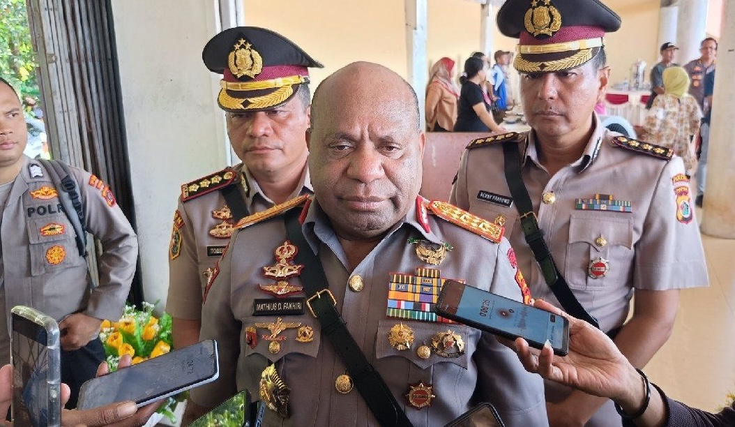 Profil Lengkap Mathius Fakhiri: Dari Kapolda hingga Gubernur Papua