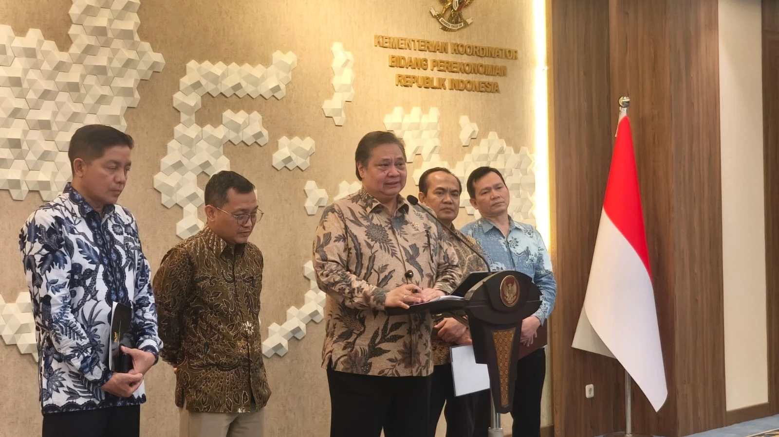 Airlangga Ungkap Penyebab Rupiah Melemah ke Rp17.400 per Dolar AS