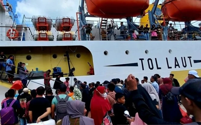 Tekan Disparitas Harga Jelang Nataru, Operasional Tol Laut Natuna Diperpanjang