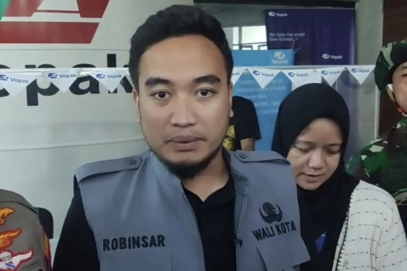 Wali Kota Cilegon Robinsar, Asap oranye