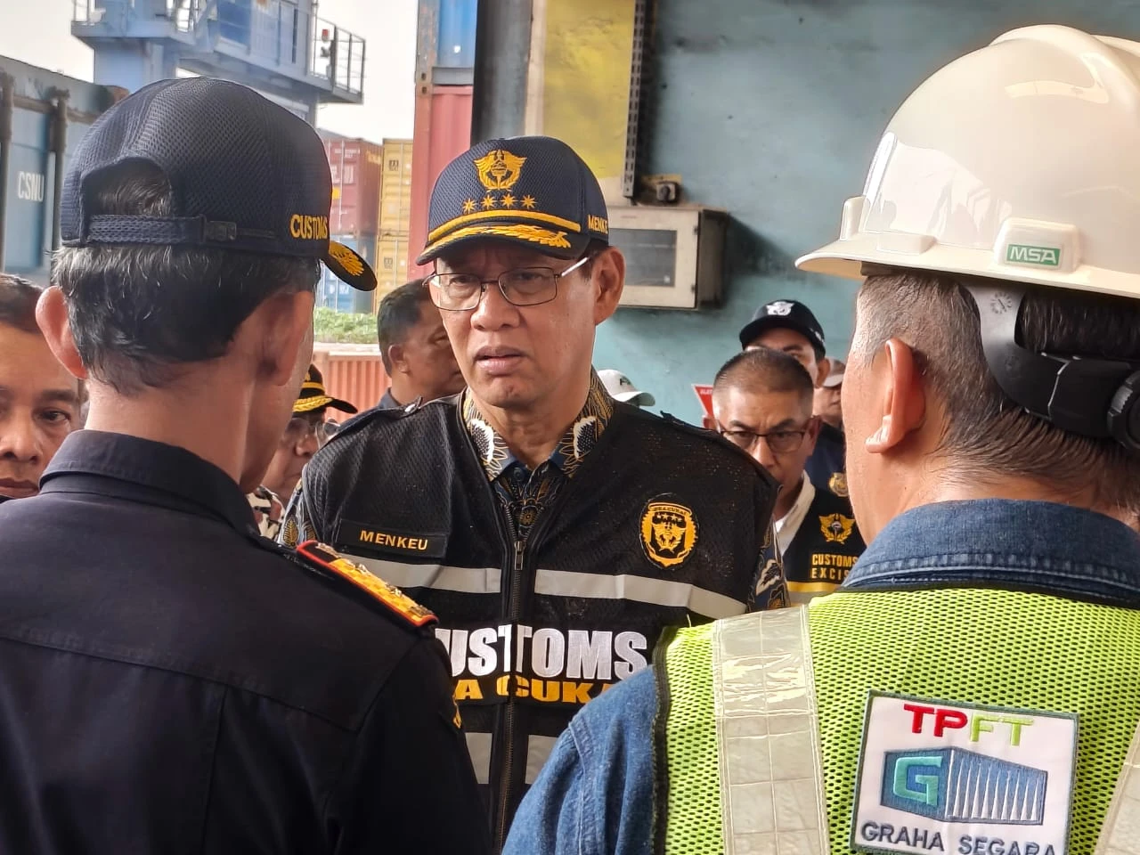 Menkeu Purbaya Tinjau Penumpukan 3.100 Kontainer di Tanjung Priok