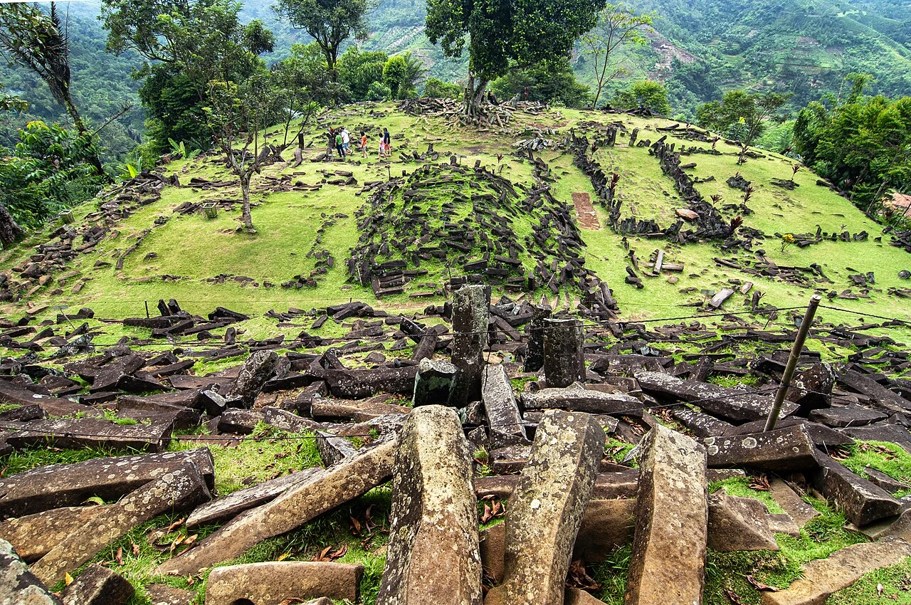 Menyelisik Klaim Meragukan Gunung Padang Sebagai Piramida Tertua Buatan Manusia