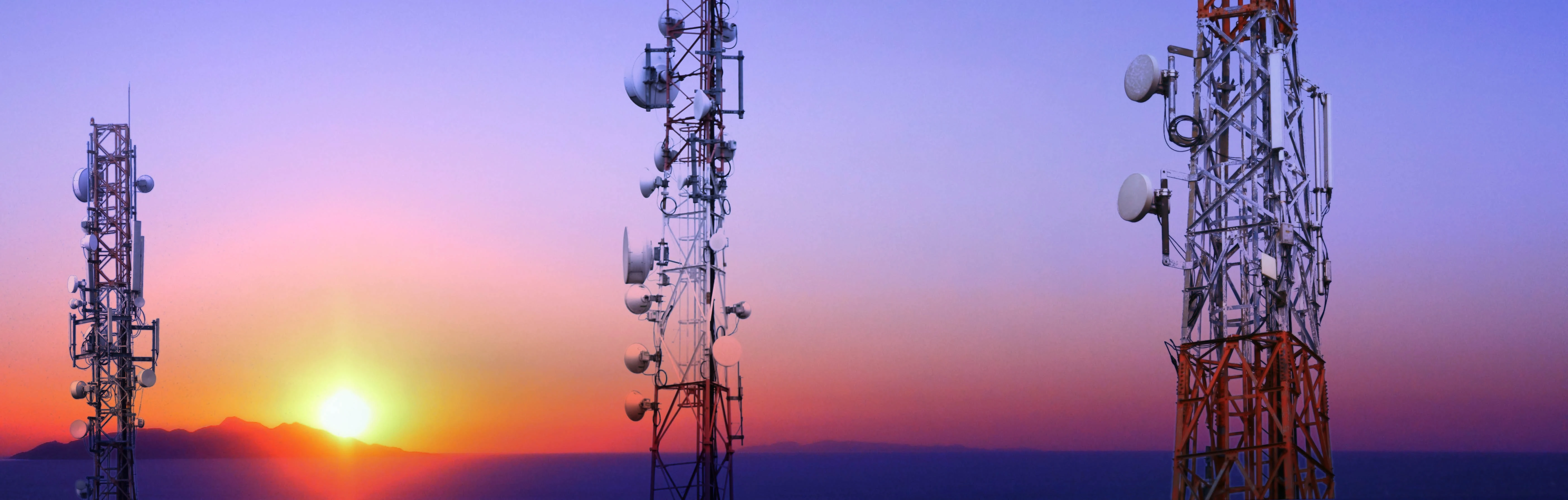 Ekspansi ke Panel Surya & Data Center, Intip Gerak Saham Sarana Menara Nusantara (TOWR)