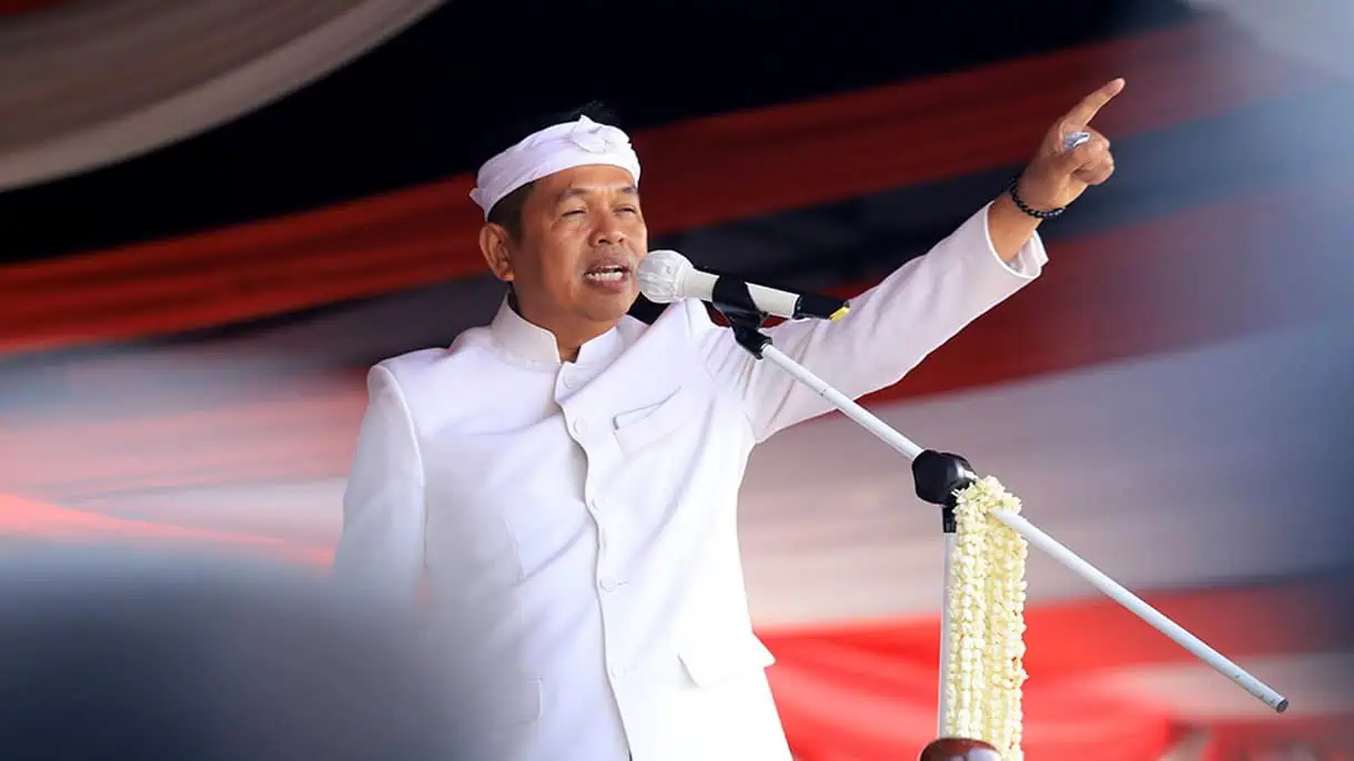 Bikin Politik Jadi Dekat:  Cara Dedi Mulyadi Merangkul Rakyat Lewat Media Sosial