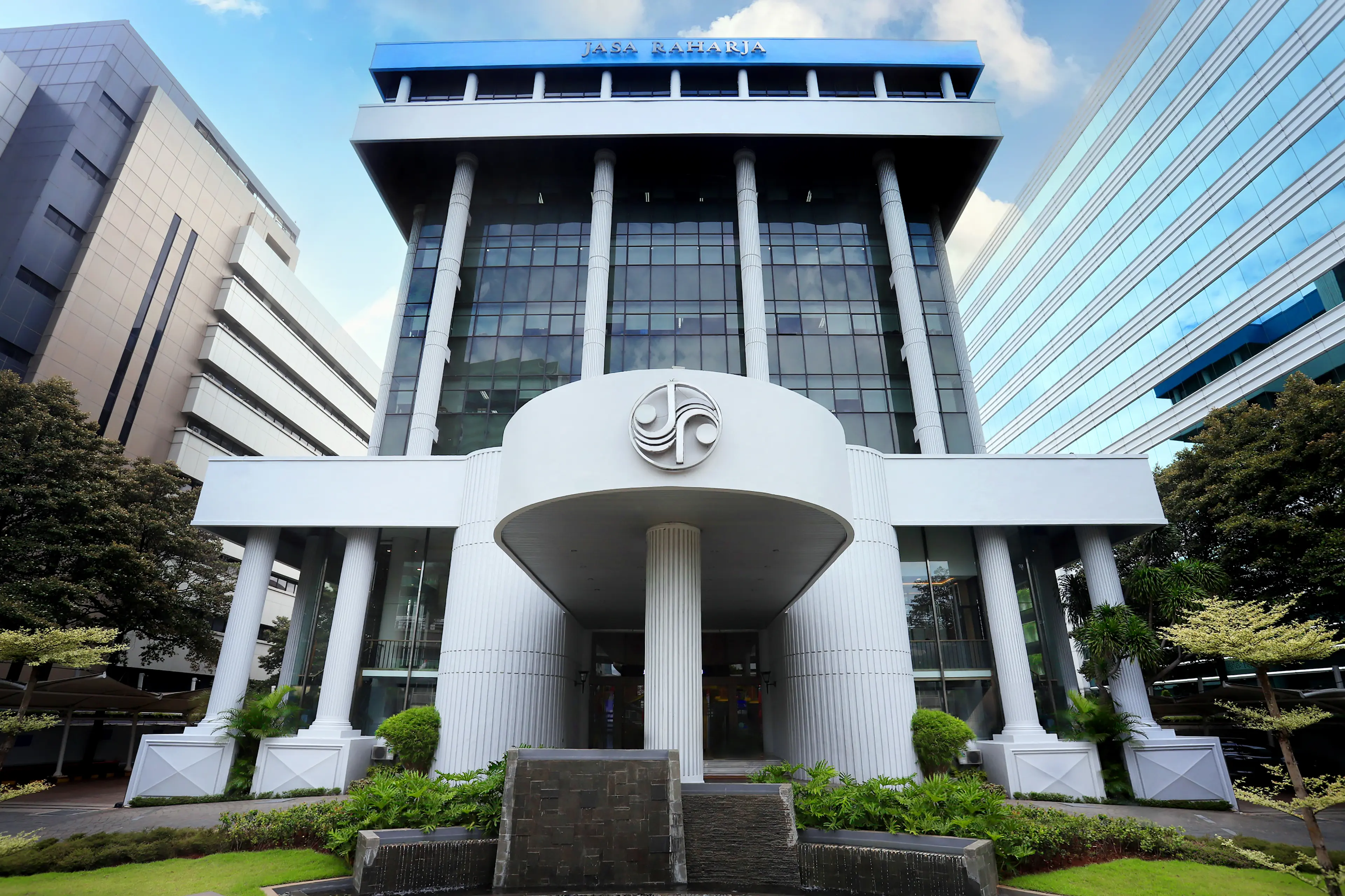 Jasa Raharja Sabet Dua Penghargaan Sekaligus Dalam Conference CSR–SDG–ESG  2025.