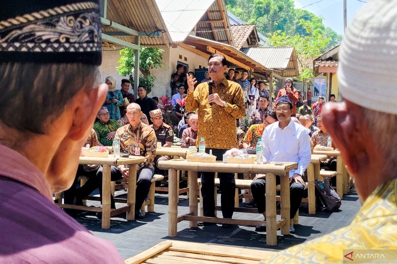 Distribusi Bansos Timpang, Luhut Dorong  Transformasi Digital