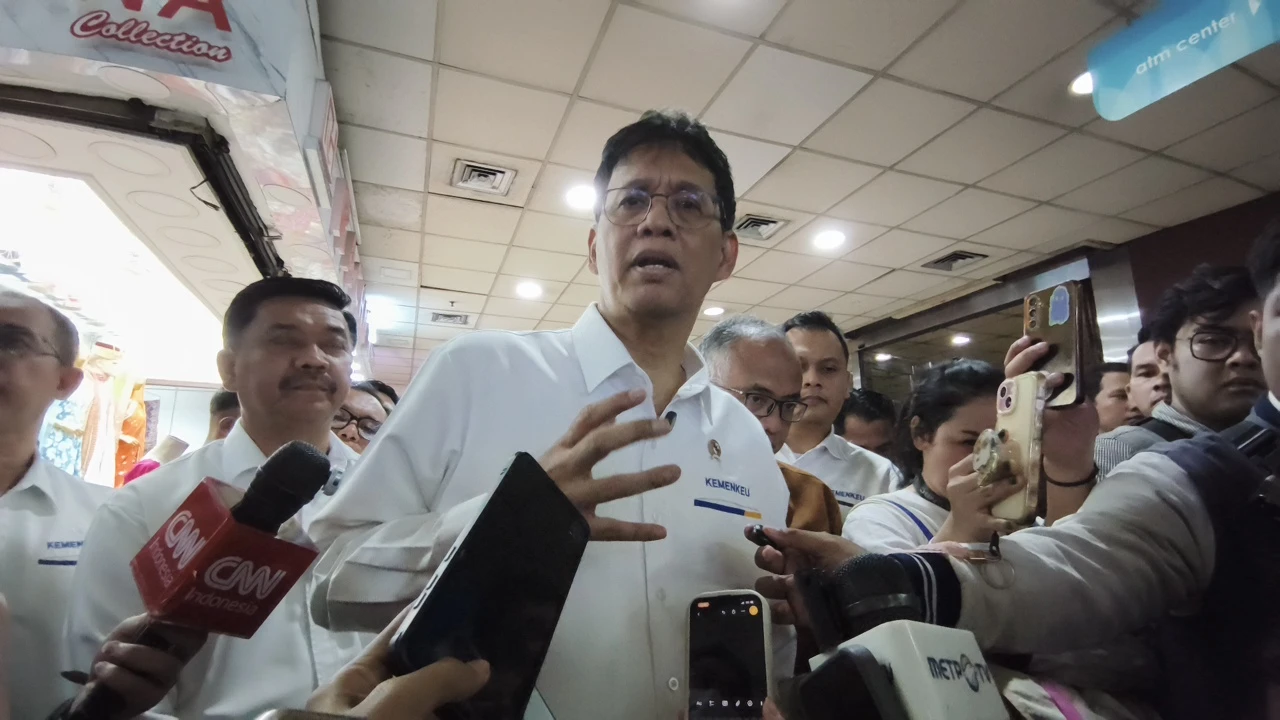 Tinjau Langsung Pasar Tanah Abang, Menkeu Purbaya Pastikan Daya Beli Masih Terjaga