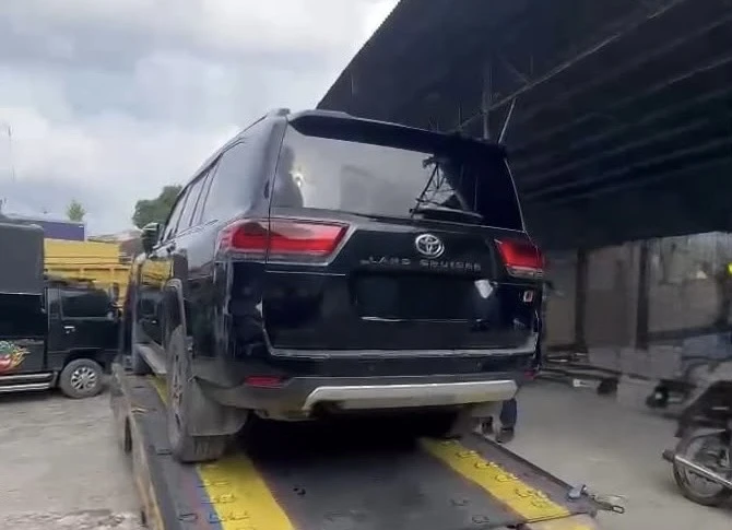 Korupsi Kuansing, KPK Geledah Kantor Pemkab Kuansing hingga Sita Land Cruiser di Siantar