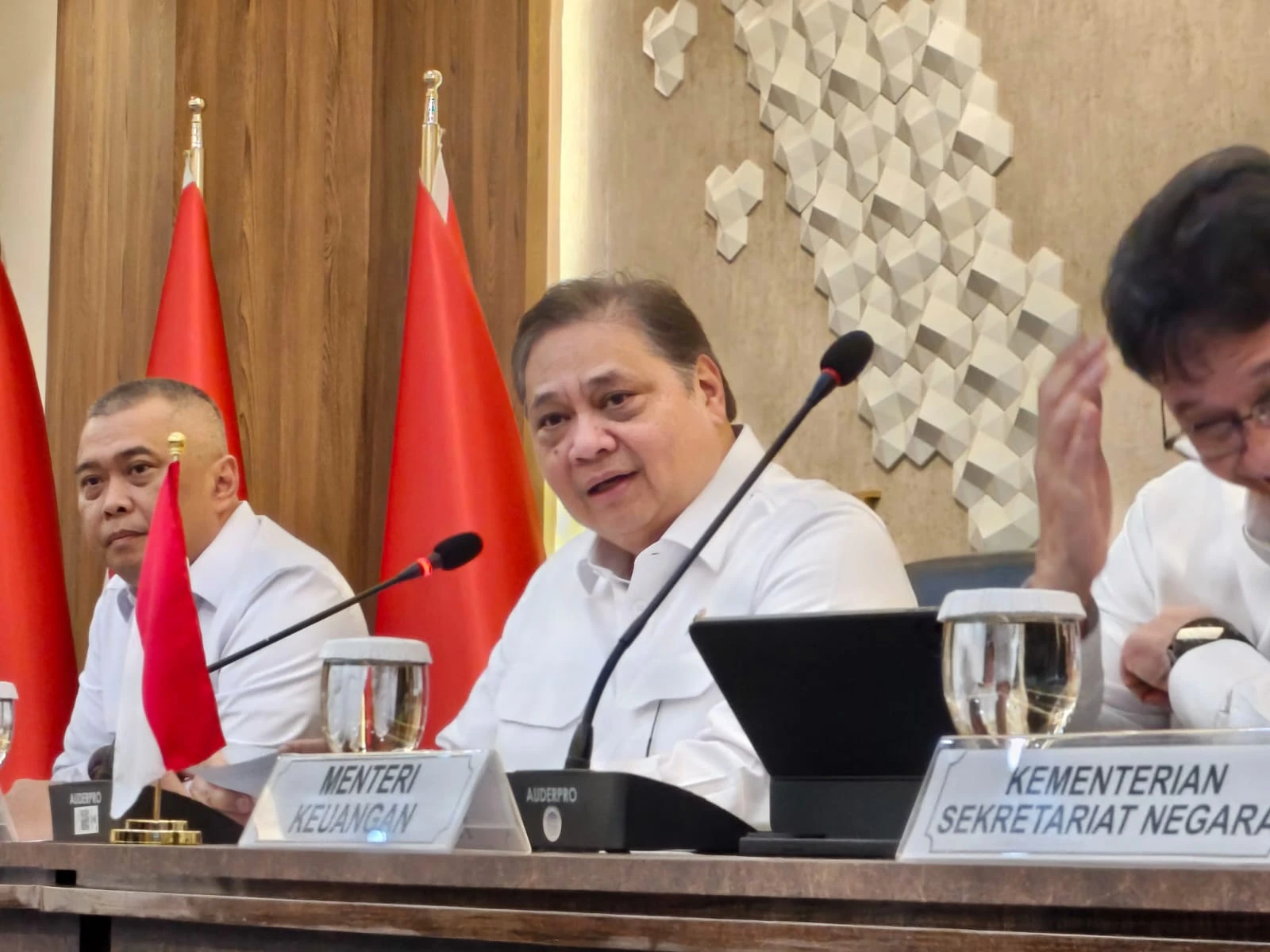 Pemerintah Naikan Tiket Pesawat Maksimal 13%, Siapkan Subsidi Rp2,6 Triliun