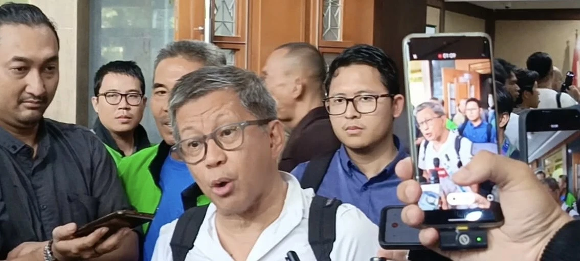 Hadiri Sidang Nadiem, Rocky Gerung: Jaksa Pintar tapi Kelelahan Hubungkan Fakta Jadi Bukti