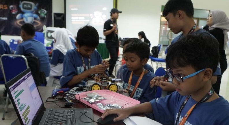 Pemerintah Luncurkan 109 Buku STEM Perkuat Pendidikan Sains Hingga Matematika