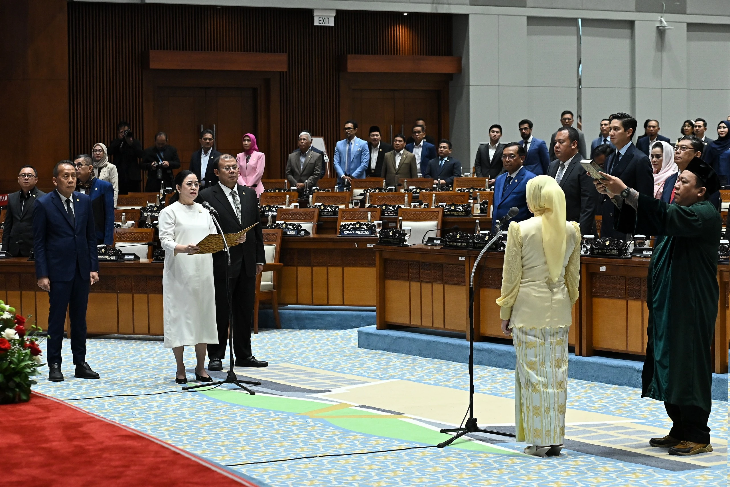 Gantikan Sang Ayah, Adela Kanasya Adies Resmi Dilantik Sebagai Anggota DPR