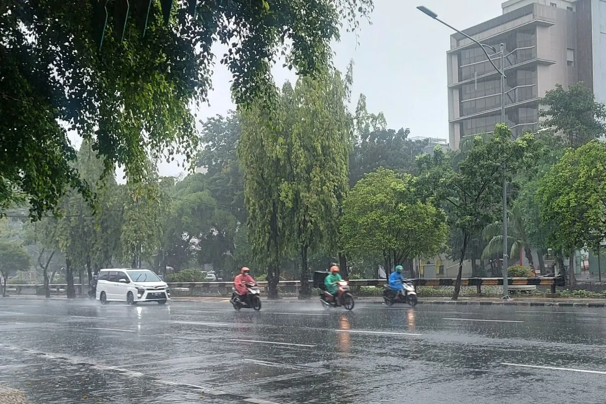 Penelitian BRIN, Air Hujan di Jakarta Tercemar Mikroplastik