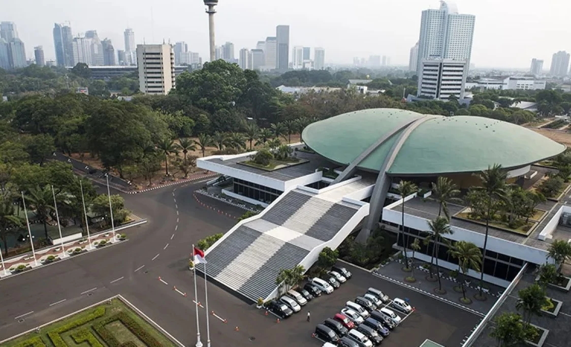DPR RI Gelapkan Gedung Senayan Demi Efisiensi Energi