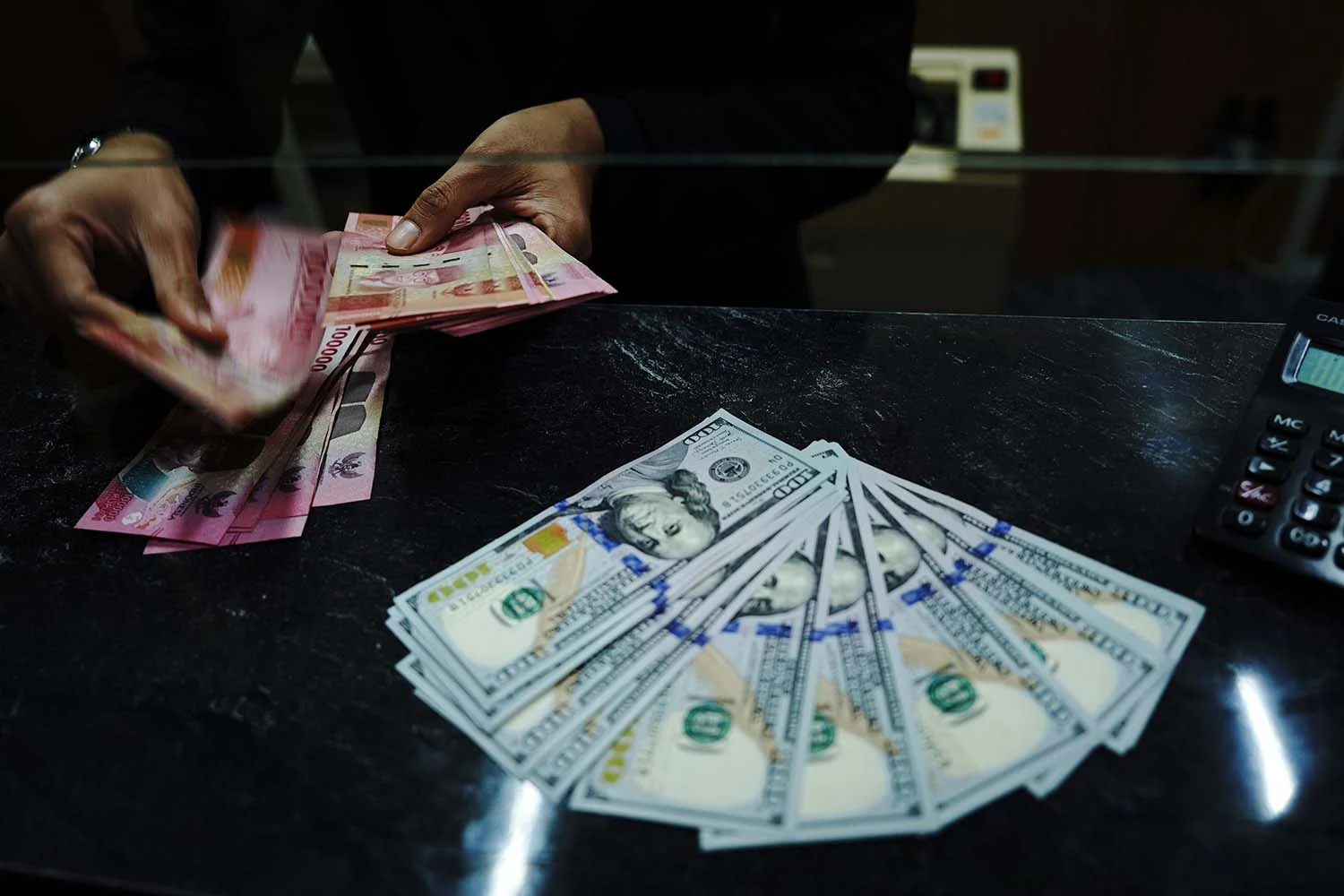 Rupiah Terancam Tembus Rp18.000, Ini Biang Keroknya