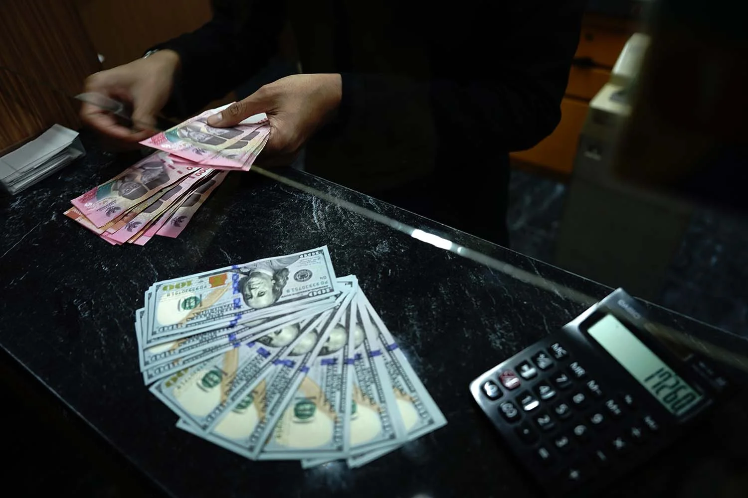 DPR Sentil BI: Rupiah Melemah Kok Disebut Stabil?