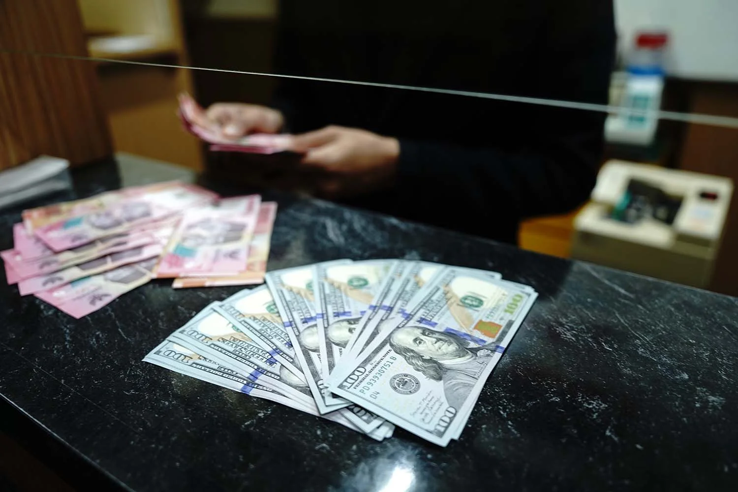Rupiah 22 Mei 2026 Melemah ke Rp17.716, Tertekan Konflik Iran dan Risiko Domestik