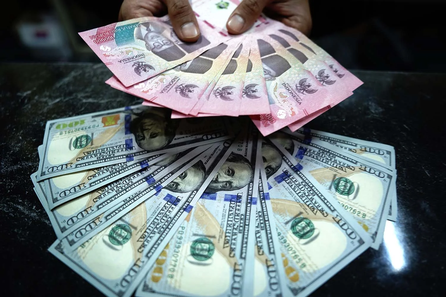 Rupiah Anjlok ke 17.672, Pernyataan Prabowo Dinilai Picu Sentimen Negatif Pasar