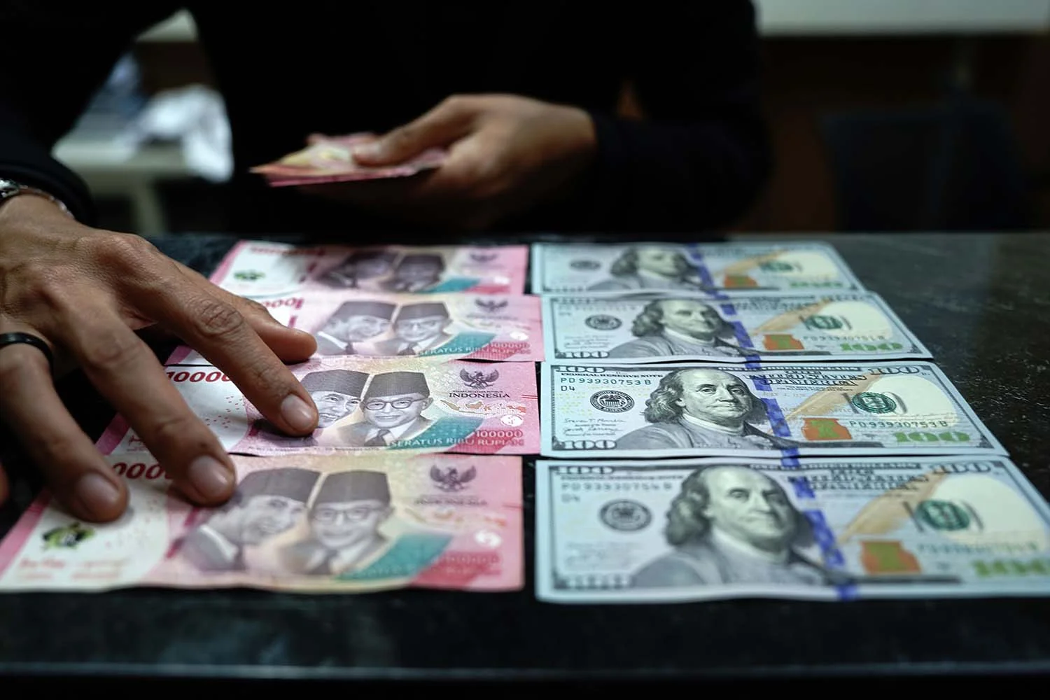 Rupiah Hari Ini 3 Juni 2026 Diperkirakan Melemah ke Rp17.900, Cek Sentimennya