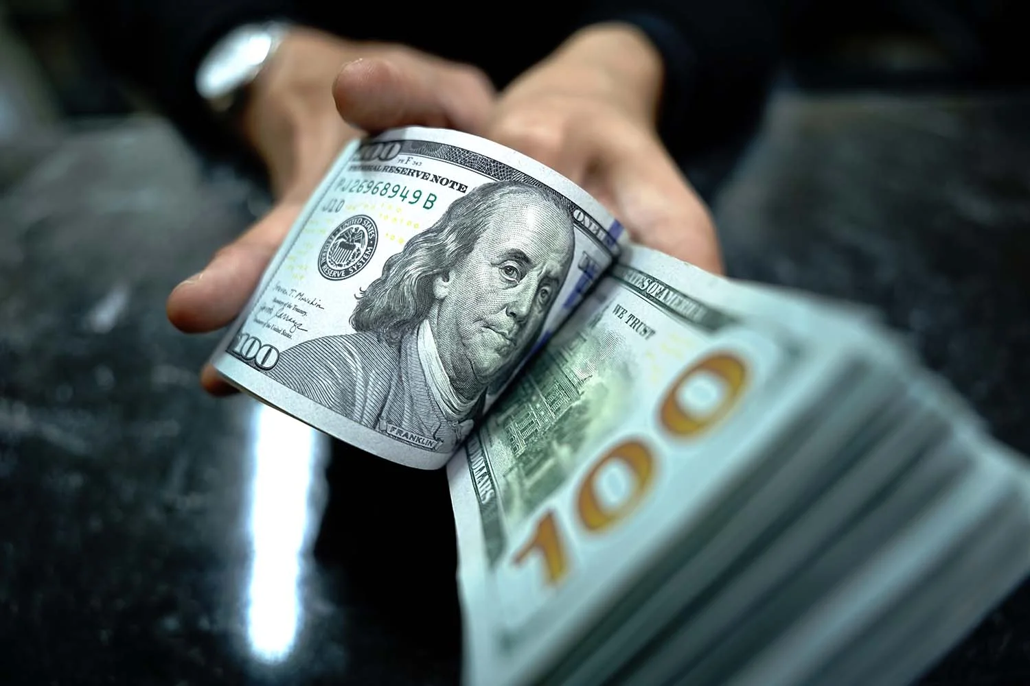 Rupiah Melemah ke Rp17.900, Ini Alasan Dolar AS Sangat Kuat di Sistem Keuangan Global
