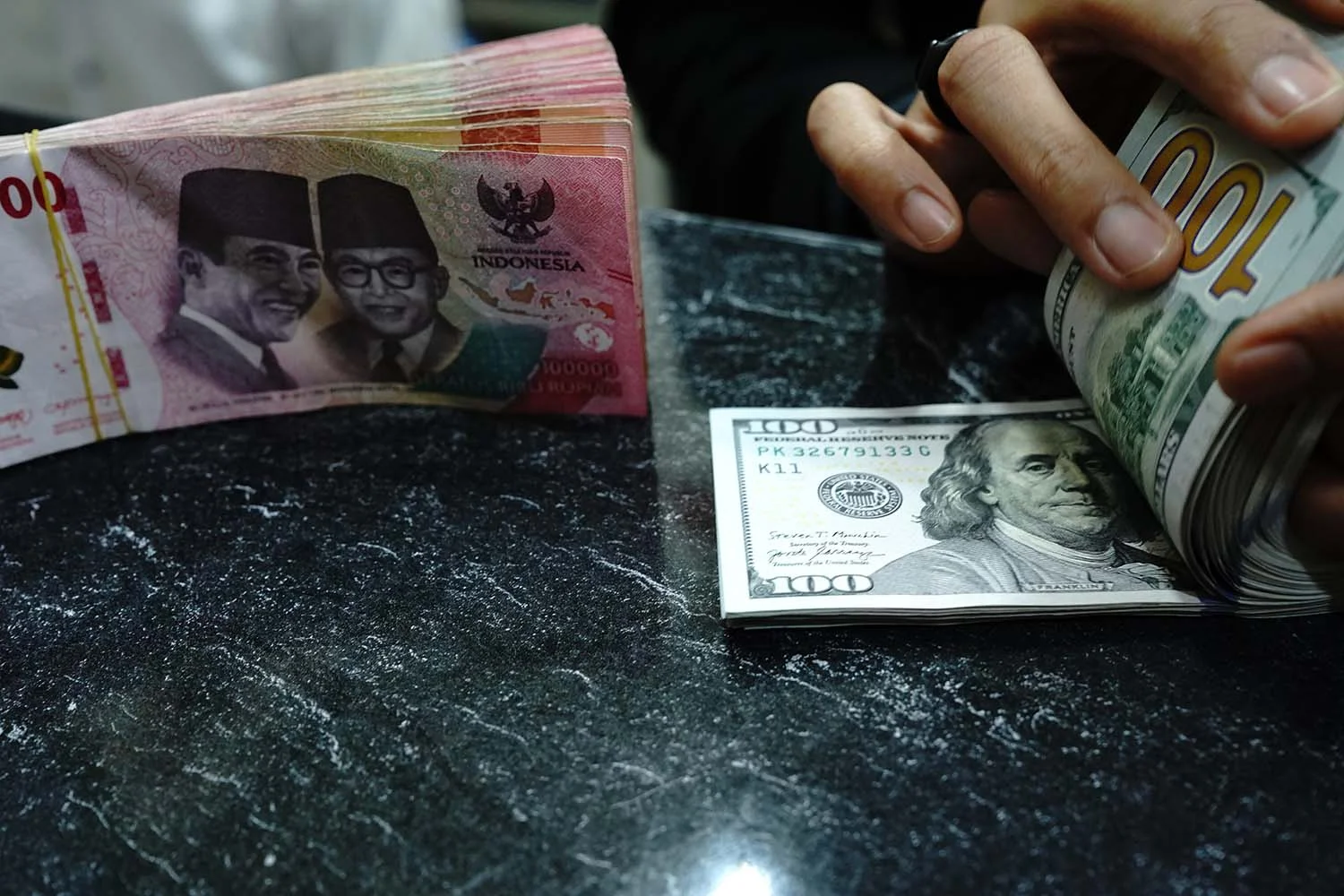 Pemerintah Diminta Kendalikan Pelemahan Nilai Tukar Rupiah