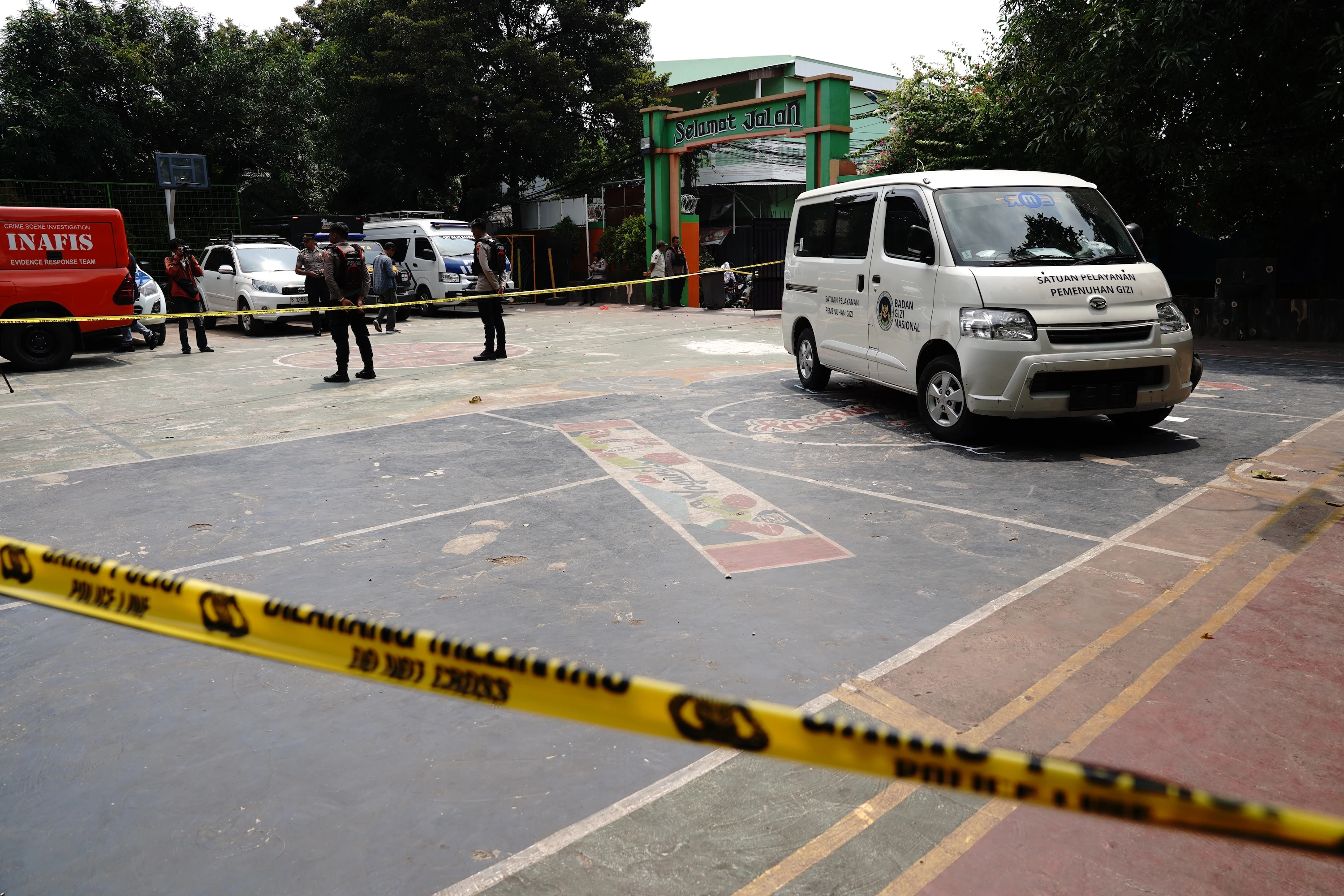 Mobil MBG Hilang Kendali Tabrak Siswa di Cilincing, Puluhan Luka-Luka