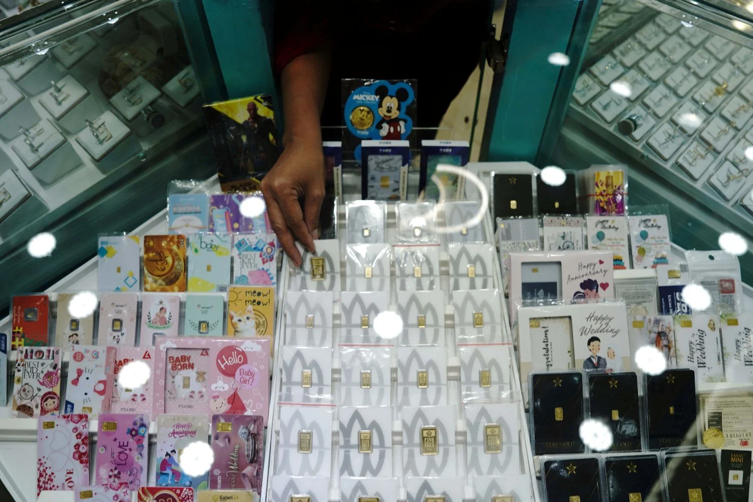 Harga Emas 13 Juli 2026: Antam Turun, UBS Gold dan Galeri24 Kompak Naik