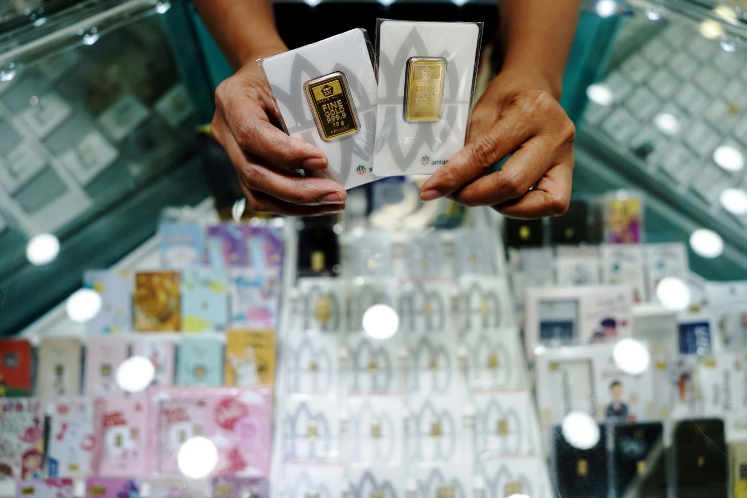 Harga Emas 10 Juli 2026: Antam Naik, UBS Gold dan Galeri24 Kompak Lanjutkan Penurunan
