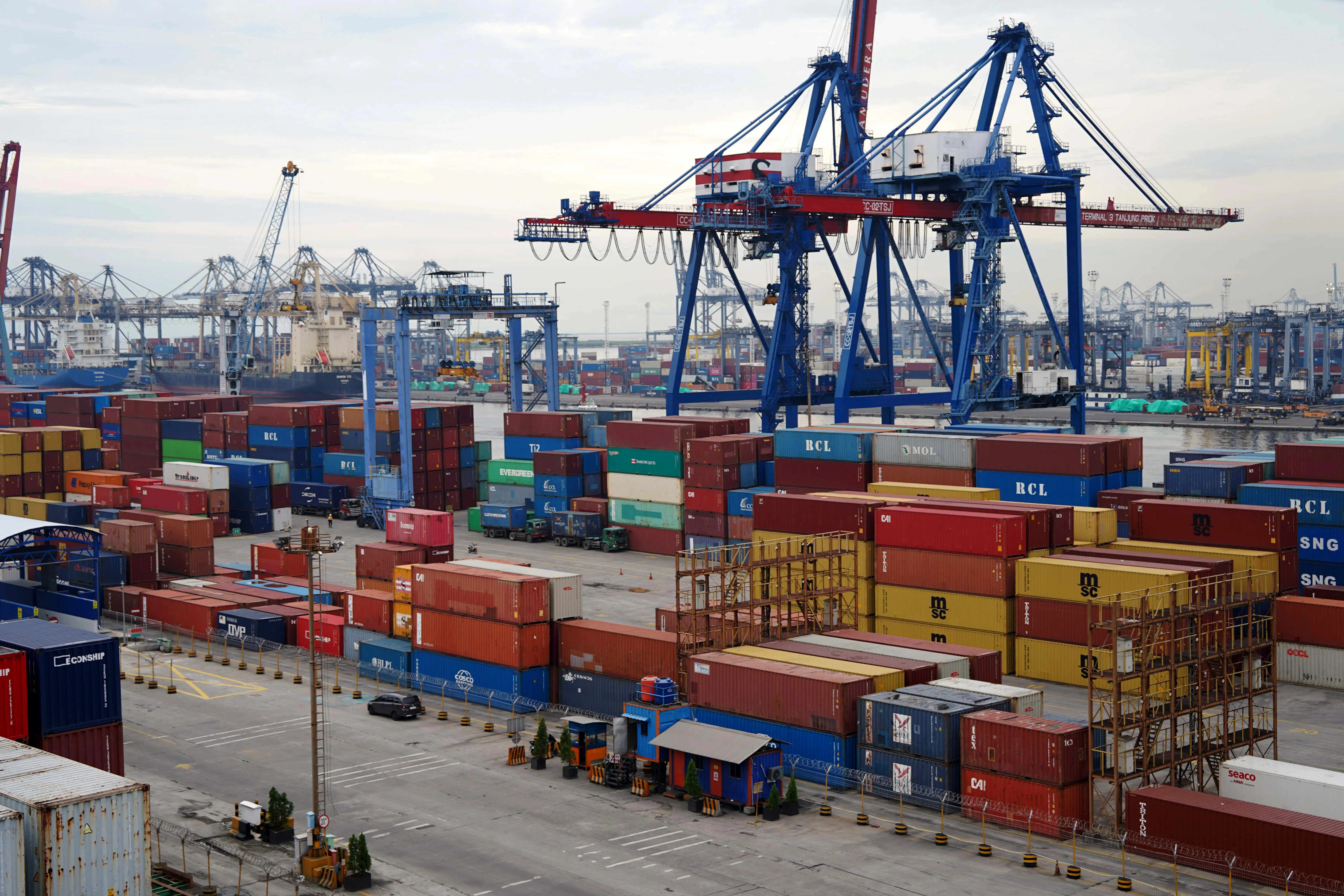 Imbas Risiko Kebijakan, Moody's Ubah Prospek Pelindo ke Negatif