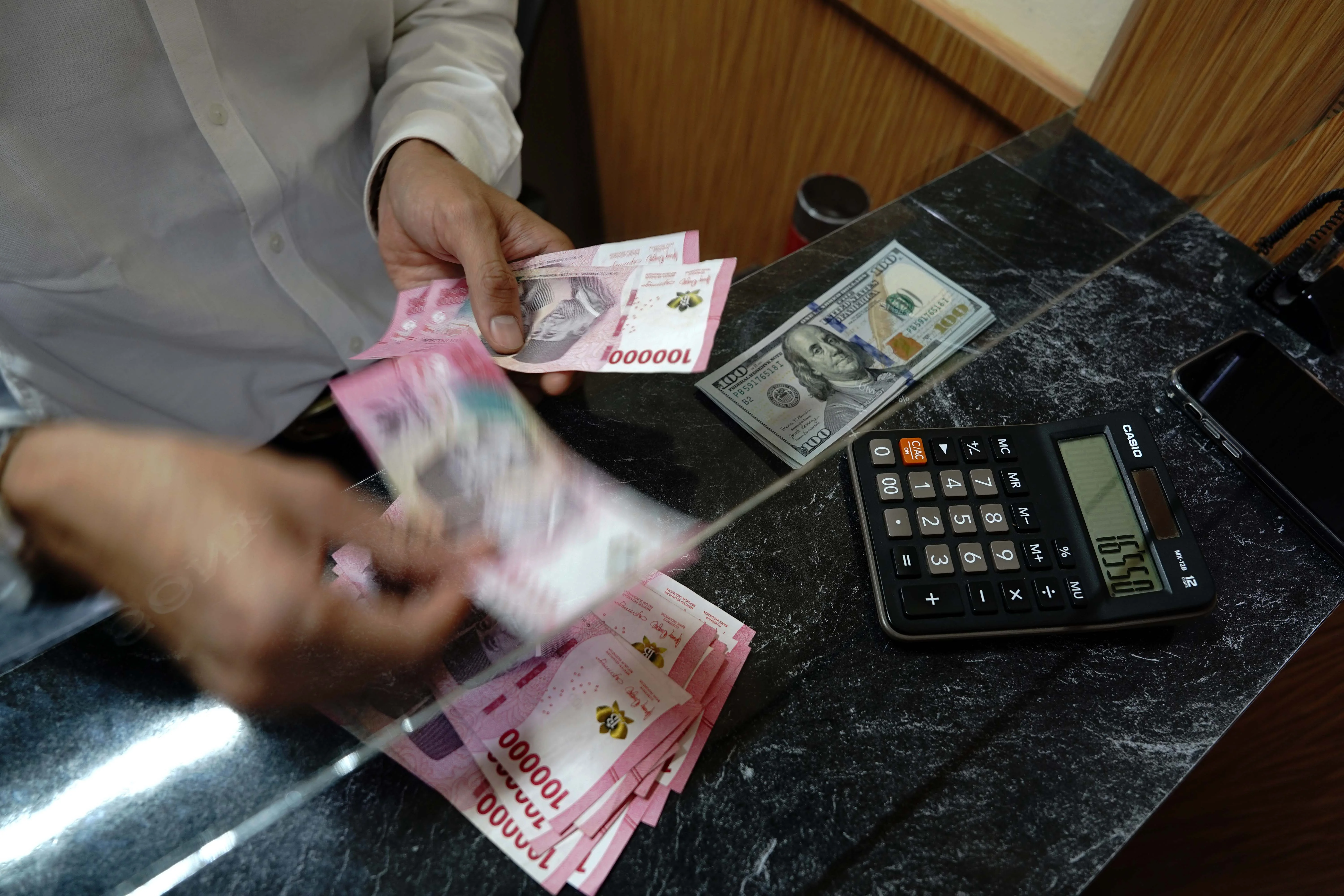 Rupiah Hari Ini 19 November 2025 Menguat Usai BI Tahan Suku Bunga 4,75%