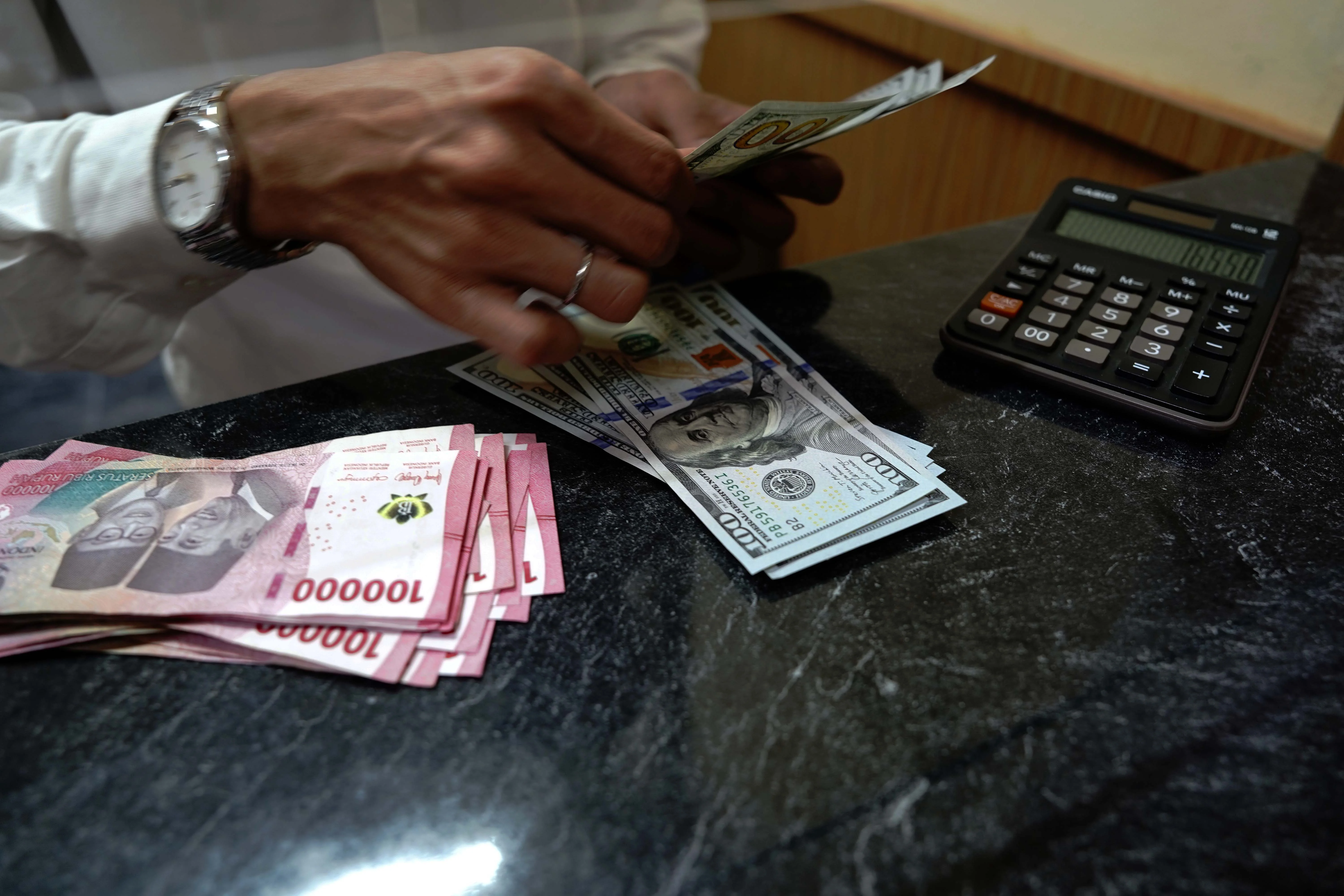 Rupiah Hari Ini 29 Januari 2026: Menguat ke Dolar AS, Tertekan ke Euro dan Franc Swis