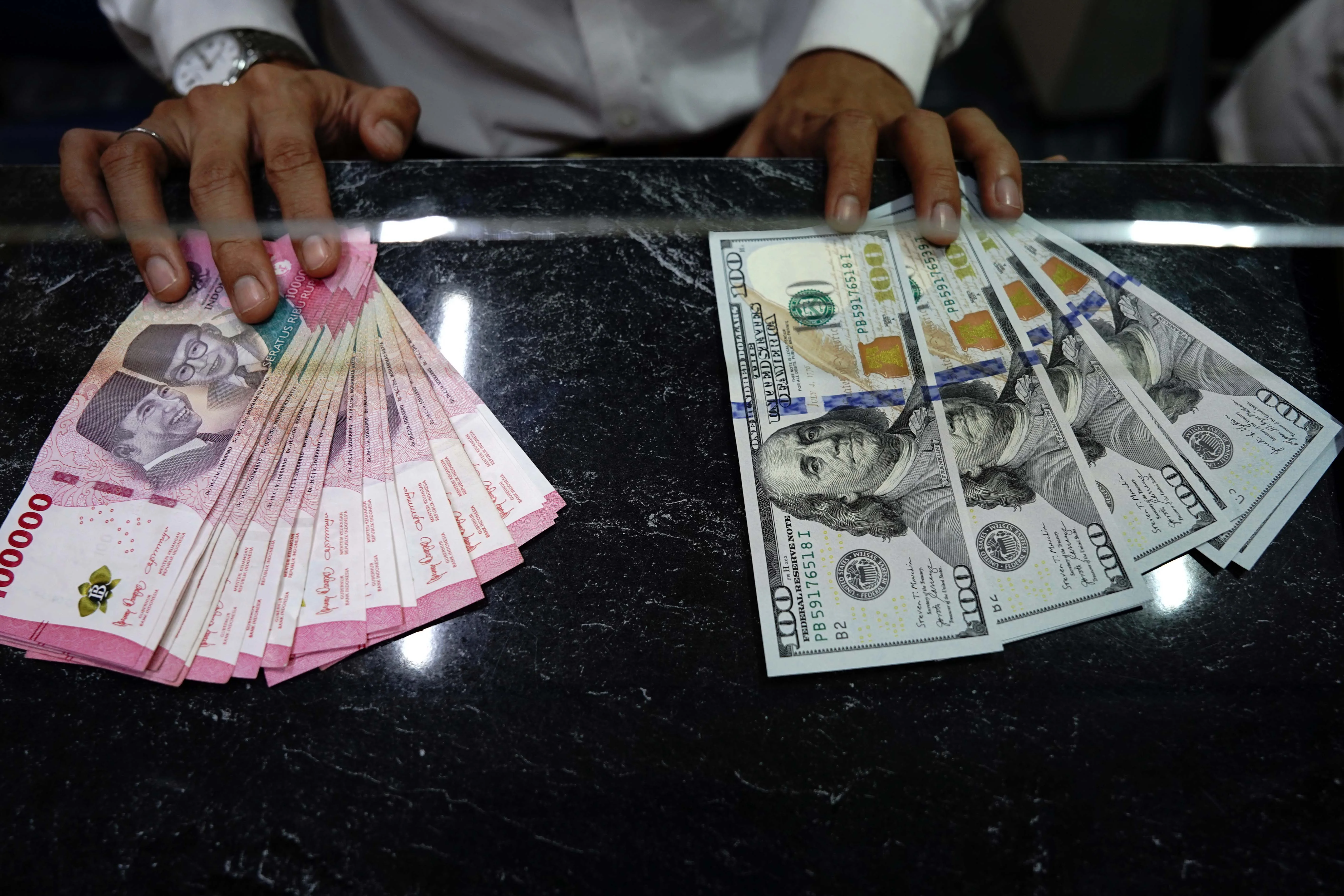 Dolar, Rupiah, Money Changer, Penukaran Uang