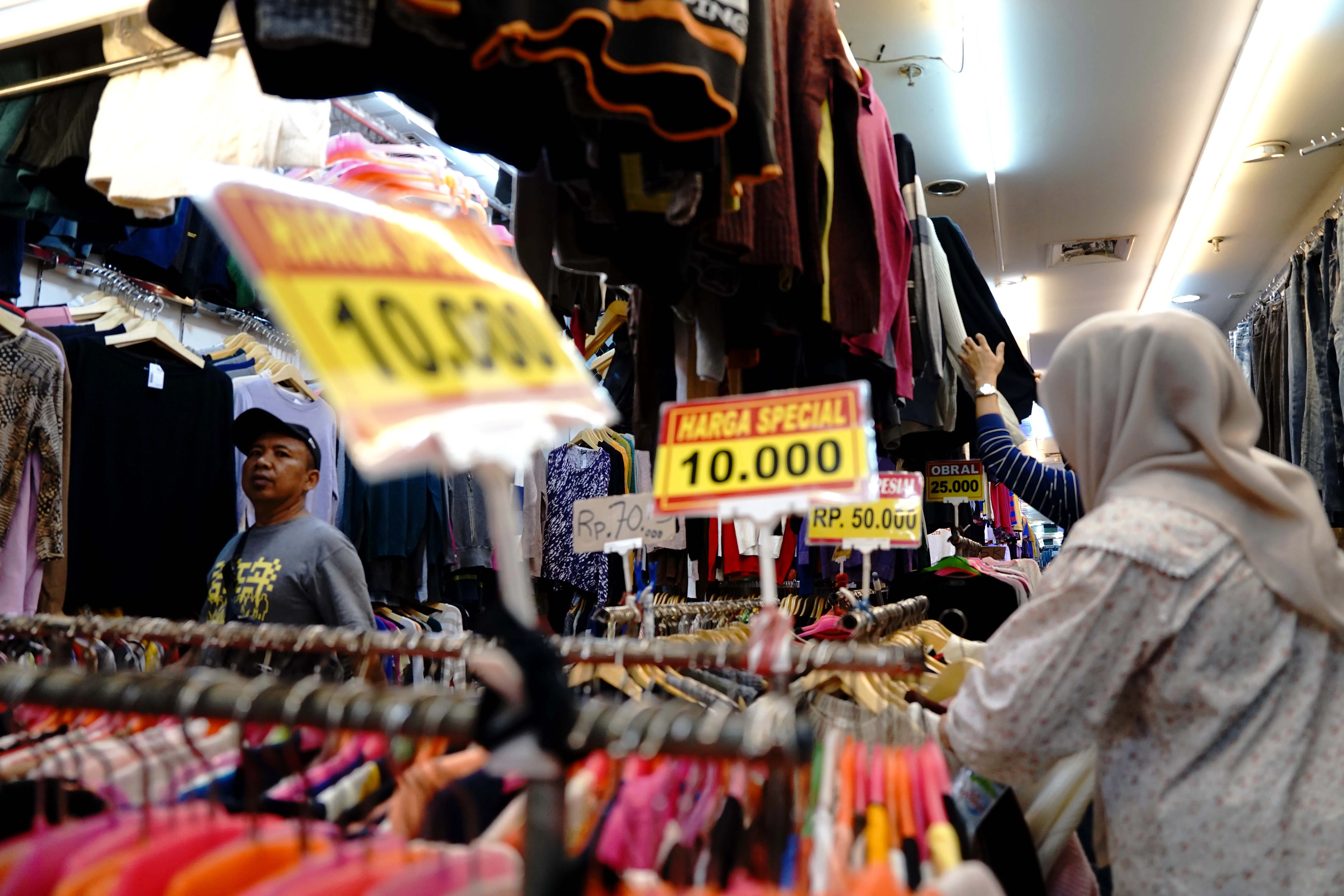 Thrifting, Pakaian Bekas, Impor Pakaian Bekas