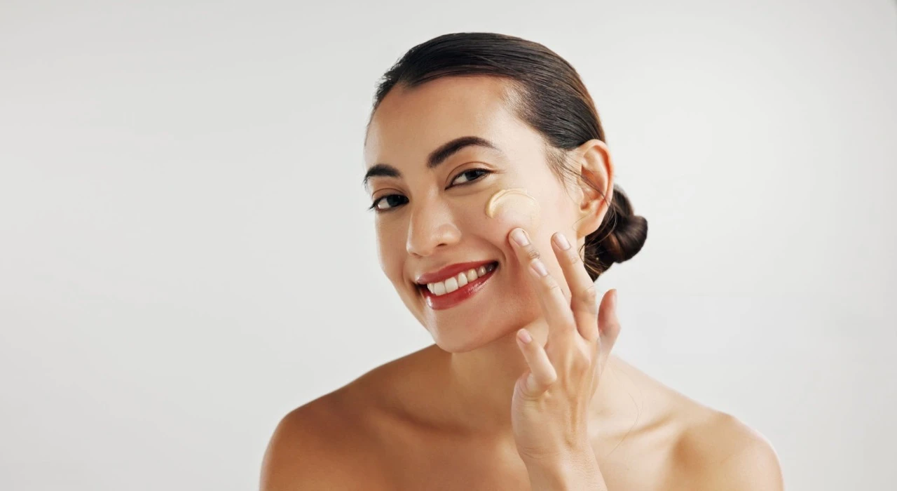 7 Rekomendasi BB Cream yang Bagus, Ringan, dan Anti-Cakey! Bikin Wajah Tetap Fresh Tanpa Ribet