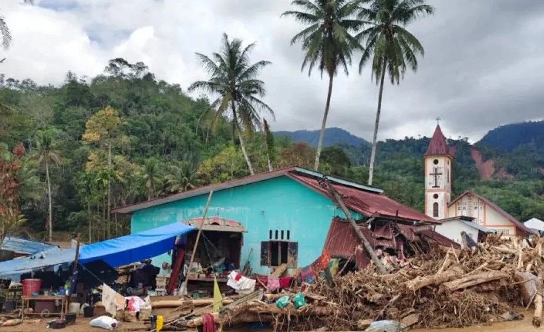 Kemenkes Kirim 450 Tenaga Medis ke Lokasi Banjir Sumatra