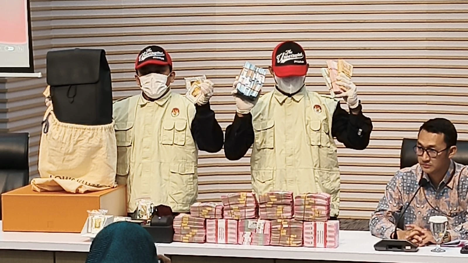 Suap Bea Cukai, KPK Geledah Kantor Pusat Bea Cukai Hingga Kantor Blueray