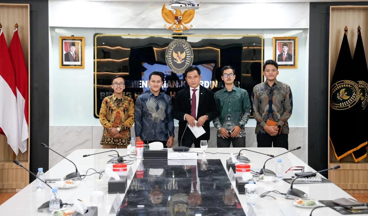 Yusril Klarifikasi Tuntutan BEM SI: Program MBG Dihentikan Total atau Diperbaiki?