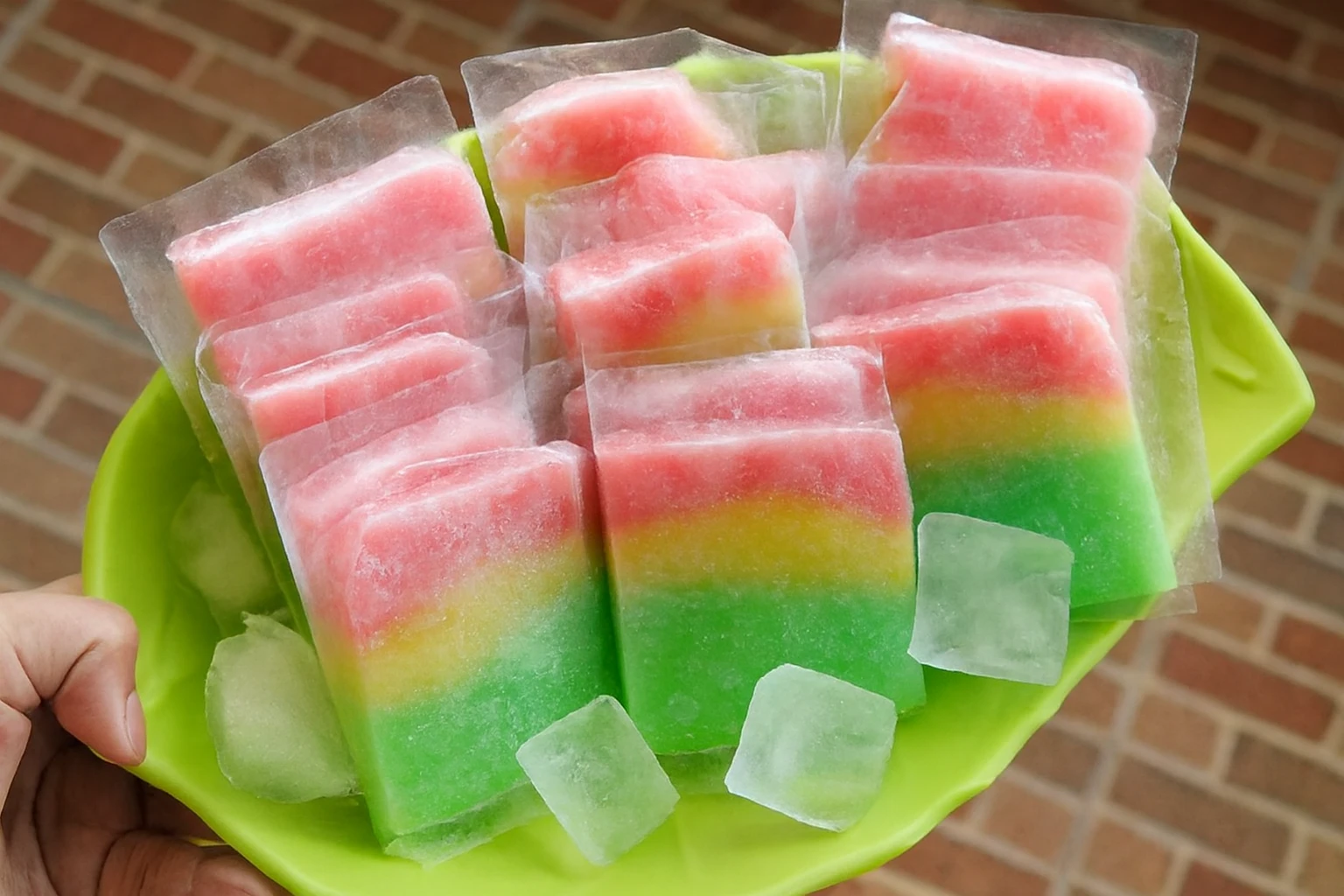 Benarkah Es Kue Gabus Terbuat Dari Spons? Ternyata Ini Bahan Utamanya