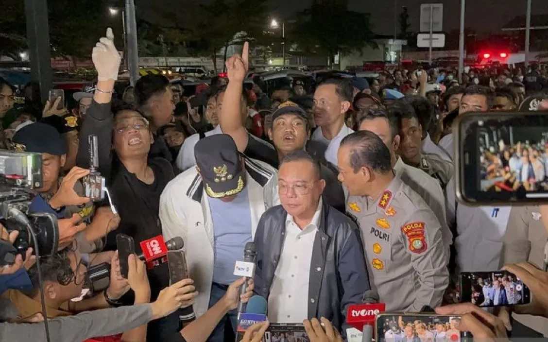 Wakil Ketua DPR Tinjau Lokasi Tabrakan Kereta di Stasiun Bekasi Timur