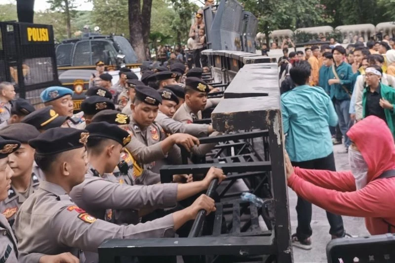 1.597 Personel Gabungan Kawal Demo Guru Madrasah di Monas