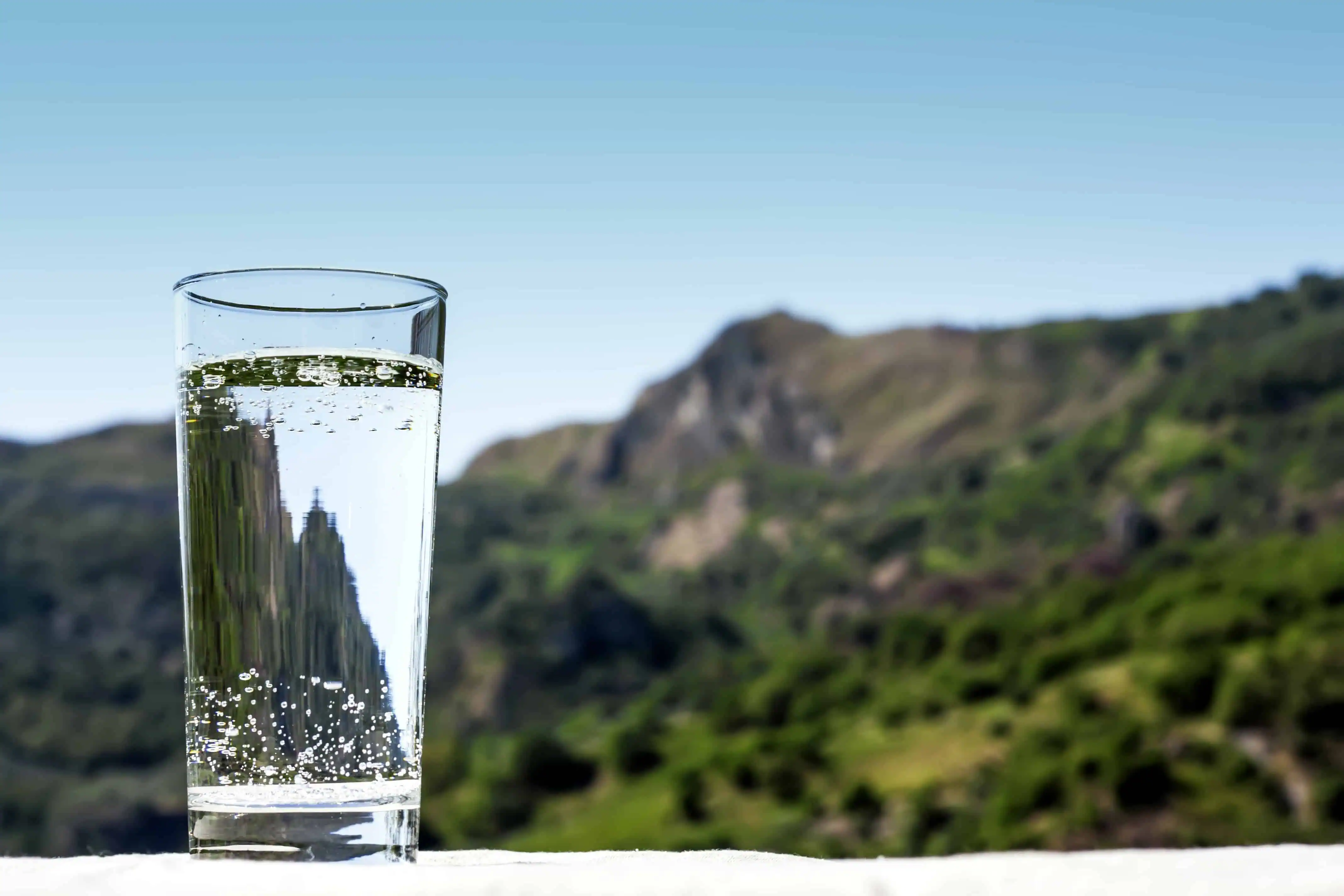 Air Tanah vs Air Pegunungan: Mana yang Lebih Baik untuk Kamu Minum Setiap Hari?