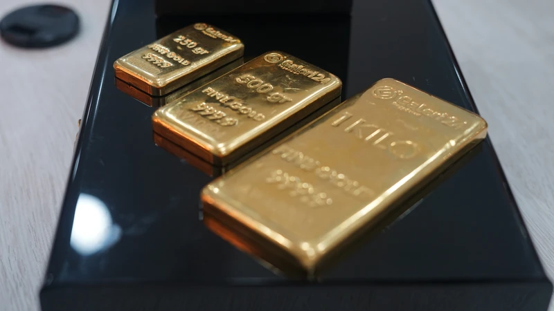 Harga Emas Hari Ini Turun Tajam, Kamis 23 Oktober 2025