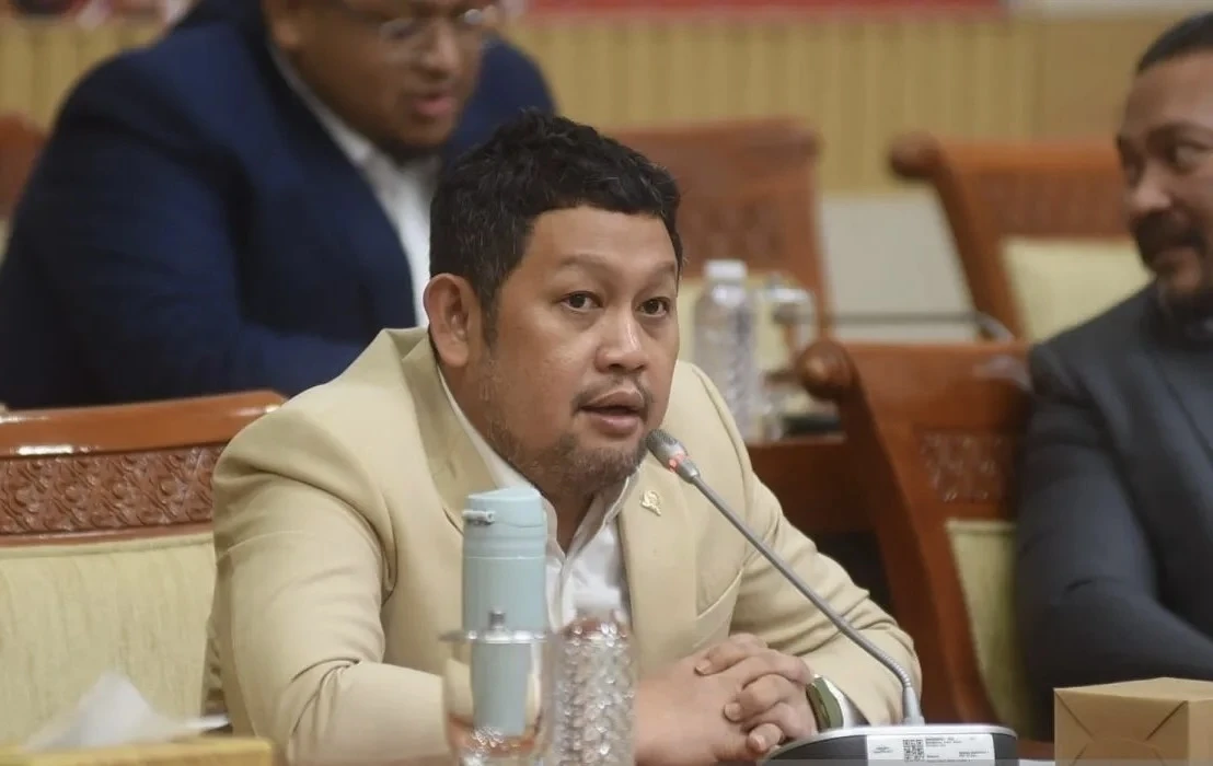 Cegah Kriminalisasi, Anggota DPR Usulkan Guru Dan Dosen Diberi Imunitas